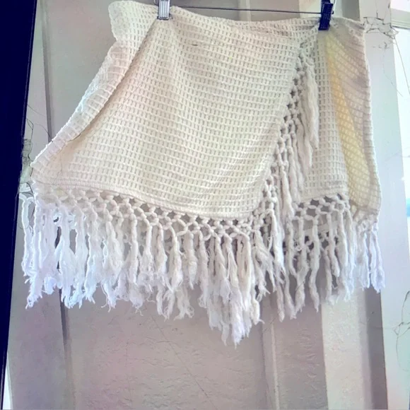 fashion Nova Chic Cream Crochet Fringe Scort 2X - Picture 2 of 3